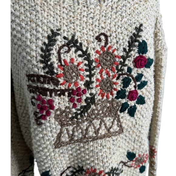 Vintage Express chunky hand knit wool blend floral embroidered sweater size S - Picture 2 of 6